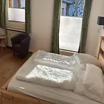 Zwei Im Eg Fuer Befreundete Familien דירה *